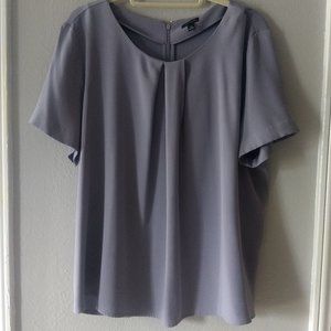 Ann Taylor Gray short Sleeve Blouse , Pleated Front.   Pristine Condition Size X